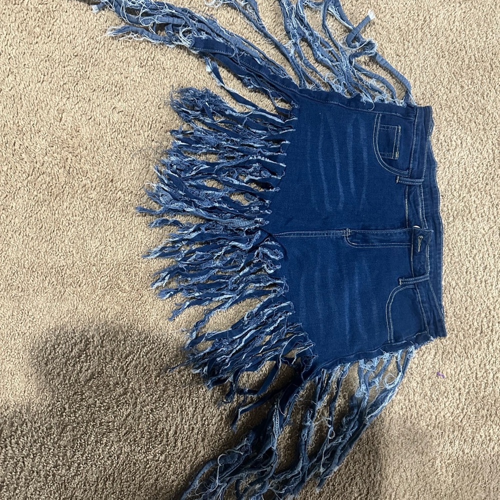 Fashion forward statement fringe denim shorts. Sz- Large.  Fierce! 🔥